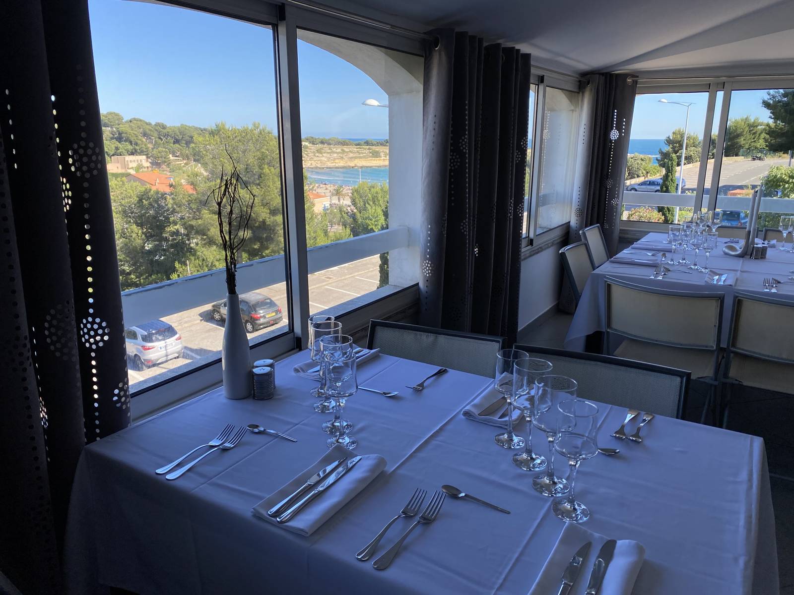 Nos salles de réception avec traiteur pour les  groupes pour les associations, autocaristes, agences de voyages  à Carro sur La Côte Bleue