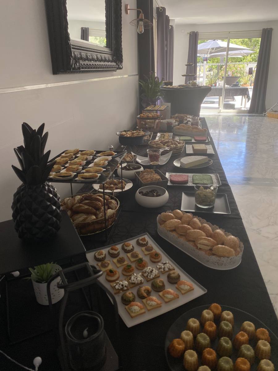 Salle de réception pour un mariage avec traiteur sur La Côte Bleue