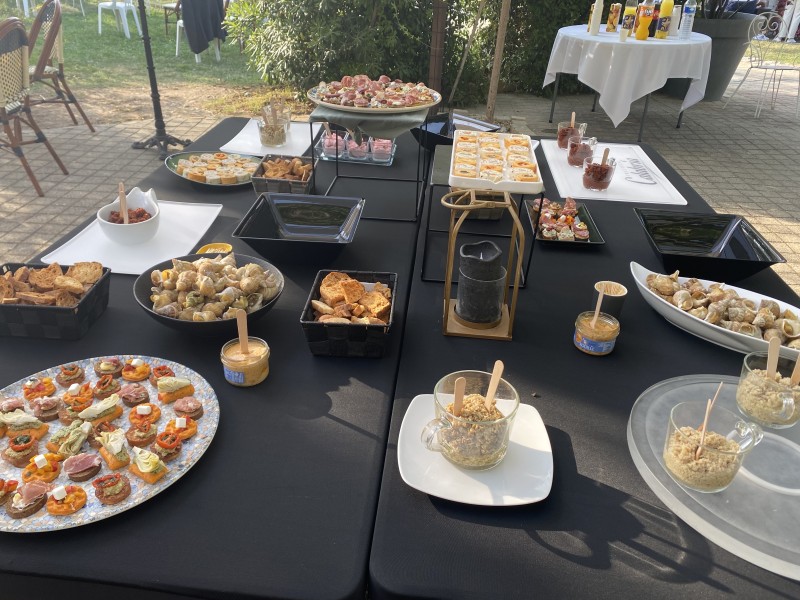 traiteur le Domus organise votre mariage dans des  salles de réception l Espilliers à st mitre les remparts ou l Arquet à la couronne