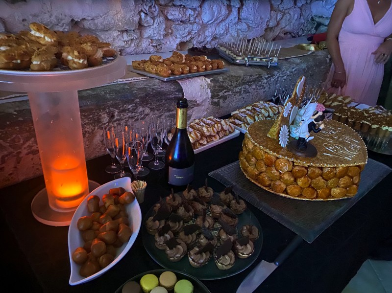 traiteur le Domus organise votre mariage dans des  salles de réception l Espilliers à st mitre les remparts ou l Arquet à la couronne