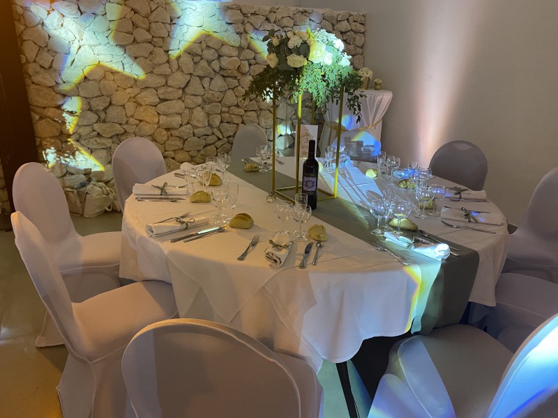 traiteur le Domus organise votre mariage dans des  salles de réception l Espilliers à st mitre les remparts ou l Arquet à la couronne