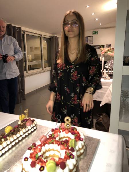 Organisation d’un anniversaire pour une jeune fille pour ses 18 ans dans notre salle de réception sur la côte bleue à Carro au Palatino