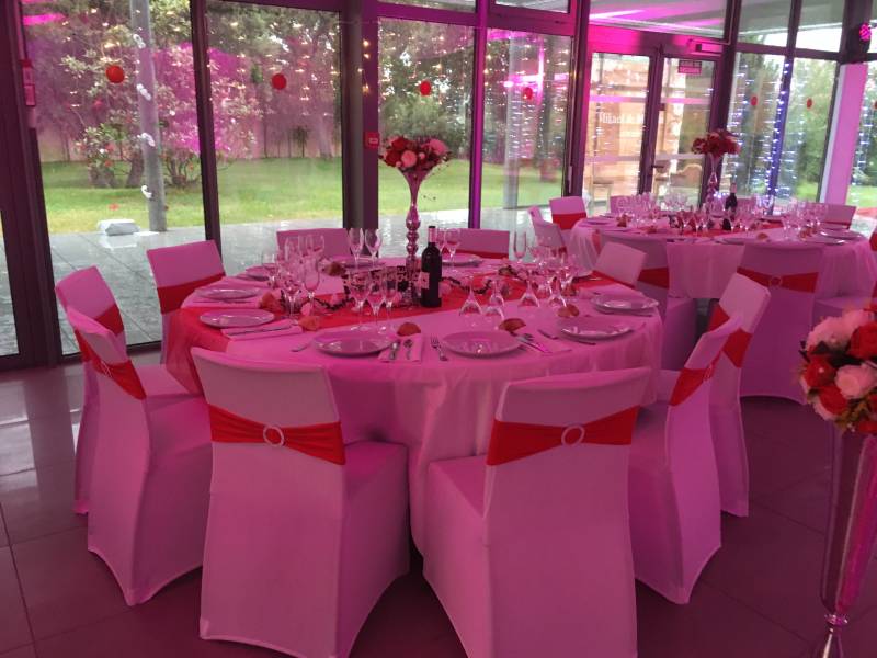 Repas pour un mariage pour 130 invités dans une salle de réception à Istres