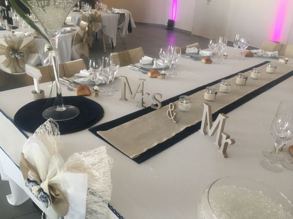 Préparation du repas avec traiteur pour un mariage près de Carry Le Rouet