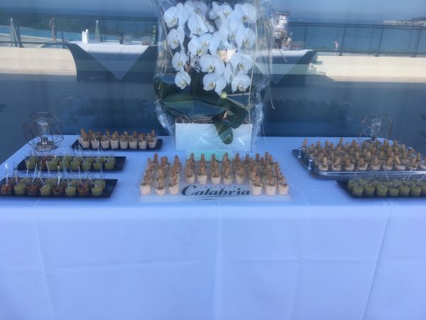 Préparation du repas avec traiteur pour un mariage près de Carry Le Rouet