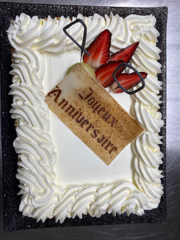 Anniversaire de Nico avec cocktail dinatoire dans notre salle de réception au Domus à Martigues 13500